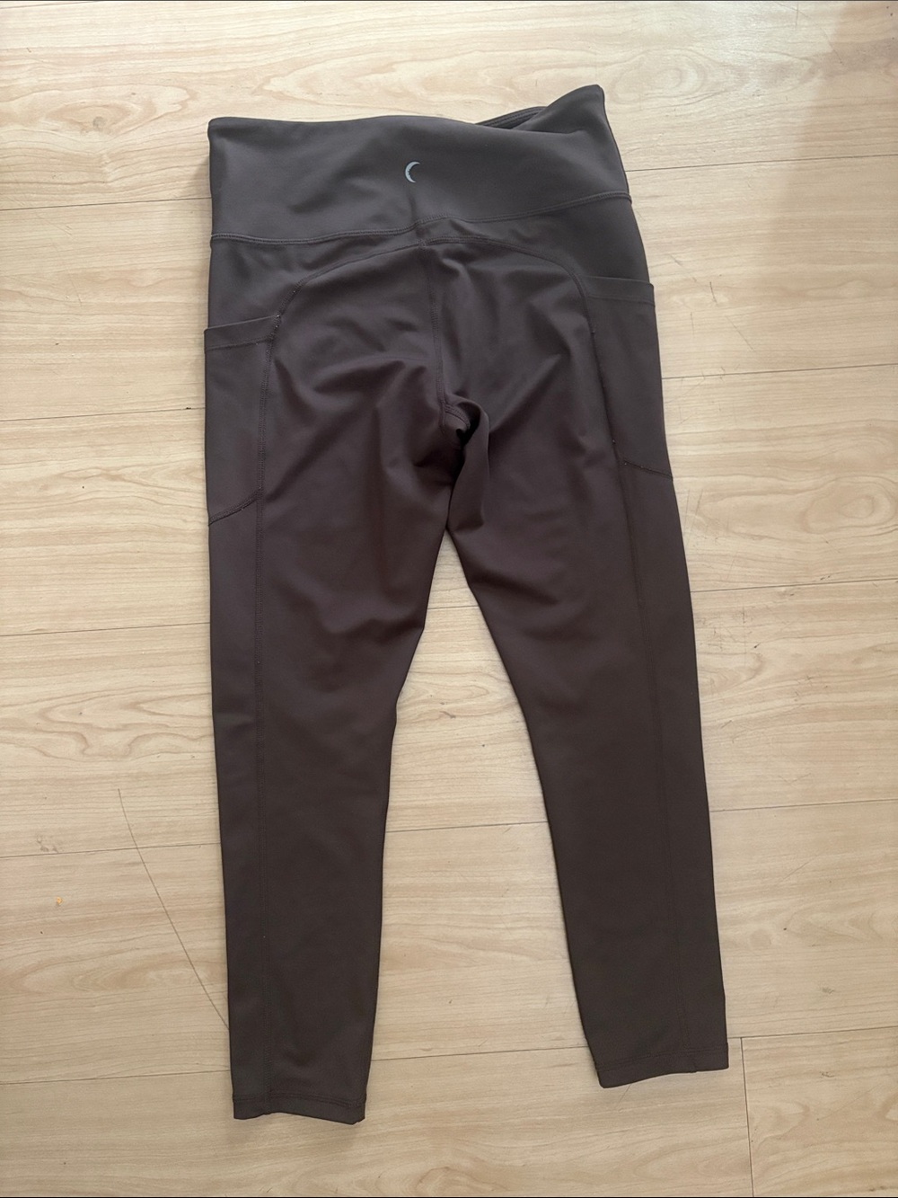 High-Rise Chocolate Brown Athletic Leggings with Side Pockets